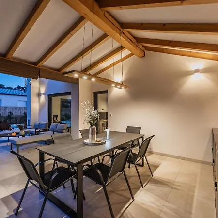 Enja In Tranquille Village With Heated Salted Pool * Vintijan