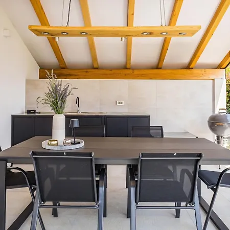Enja In Tranquille Village With Heated Salted Pool * Vintijan