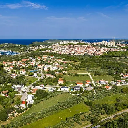 Vila Enja In Tranquille Village With Heated Salted Pool *