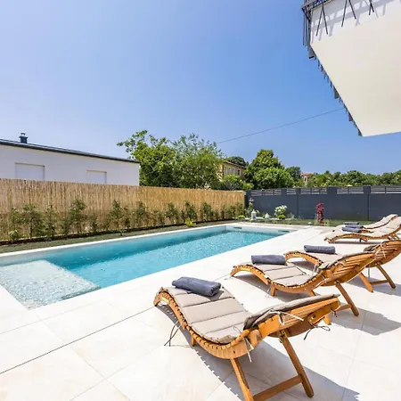 Enja In Tranquille Village With Heated Salted Pool * Vintijan