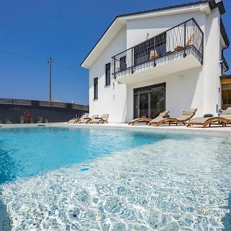 Enja In Tranquille Village With Heated Salted Pool